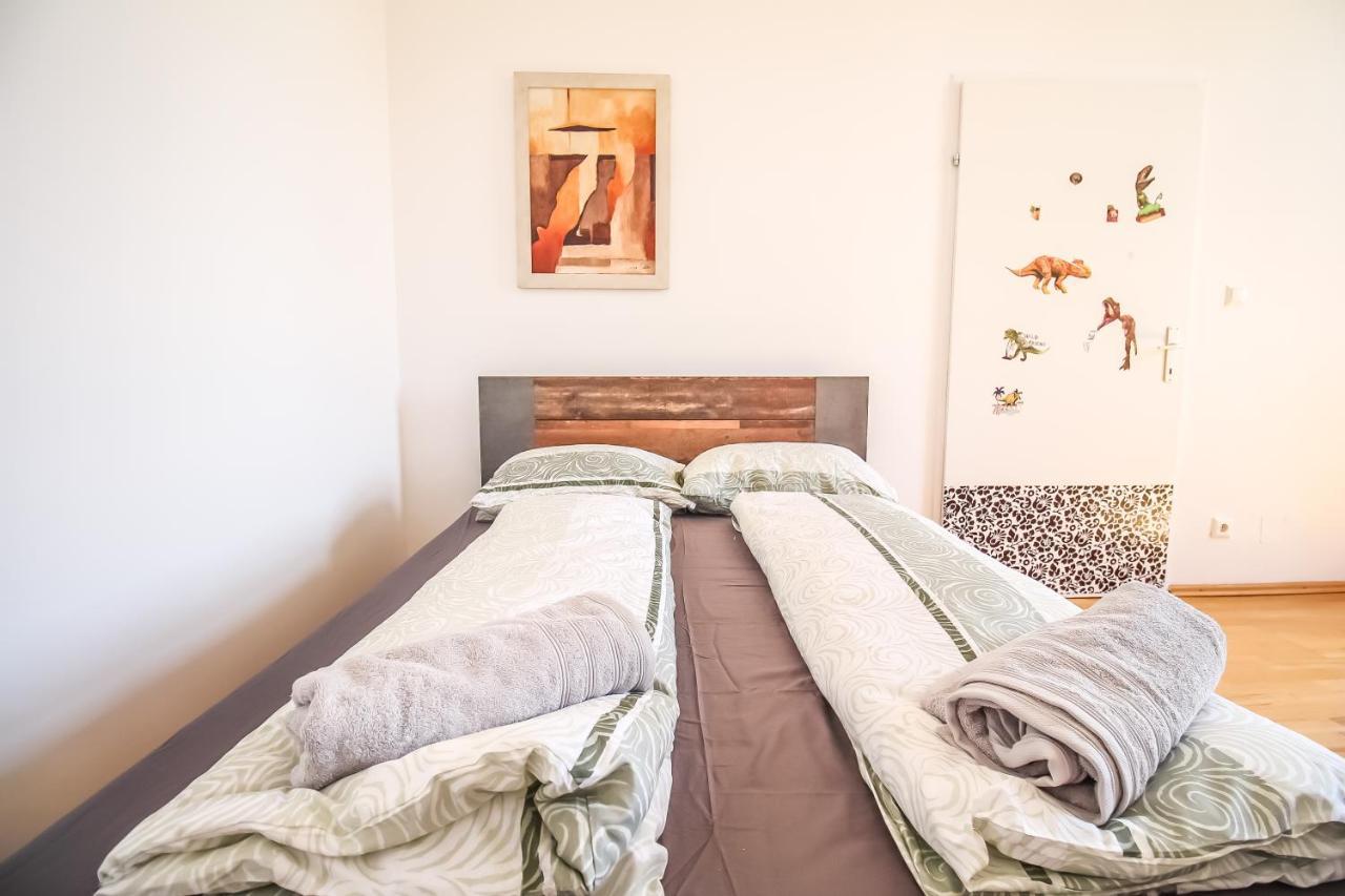 Luxurious South Of Lv8 Apartment *