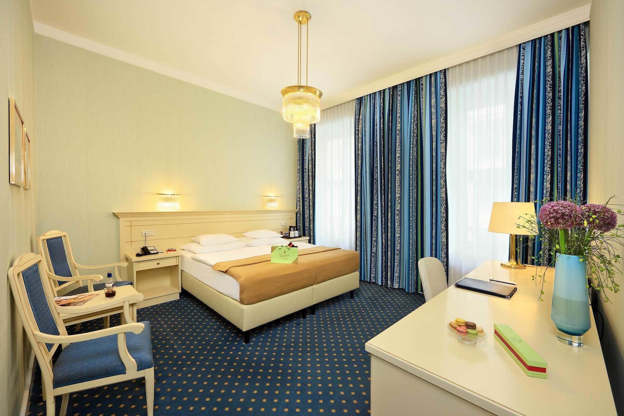 Hotel De France 5*