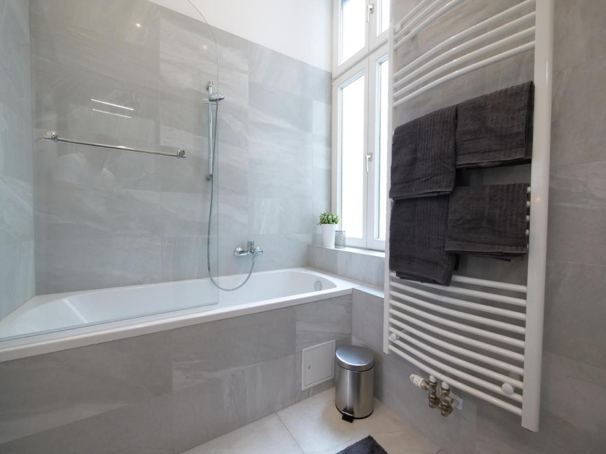 Stylish City Center Apartment