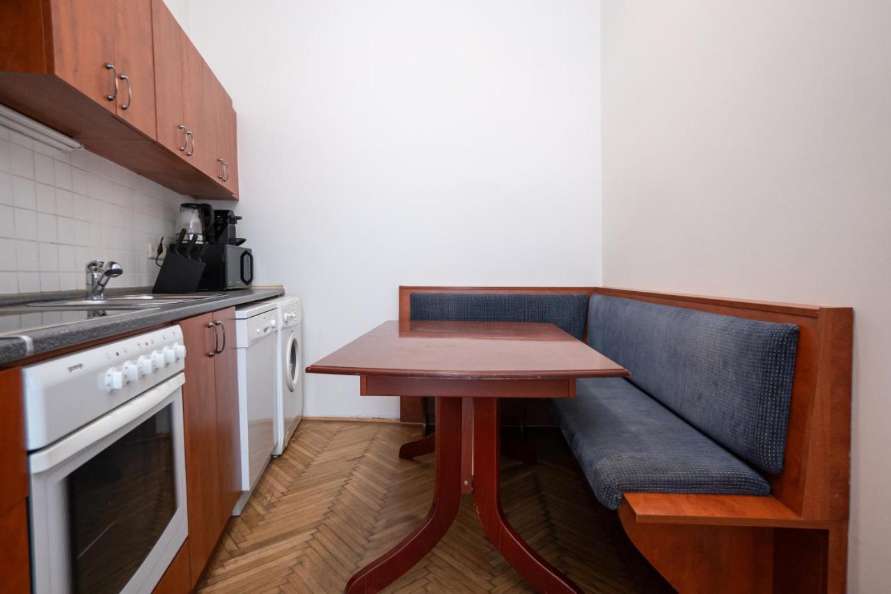 Central Spacious With A King-size Bed Apartment *