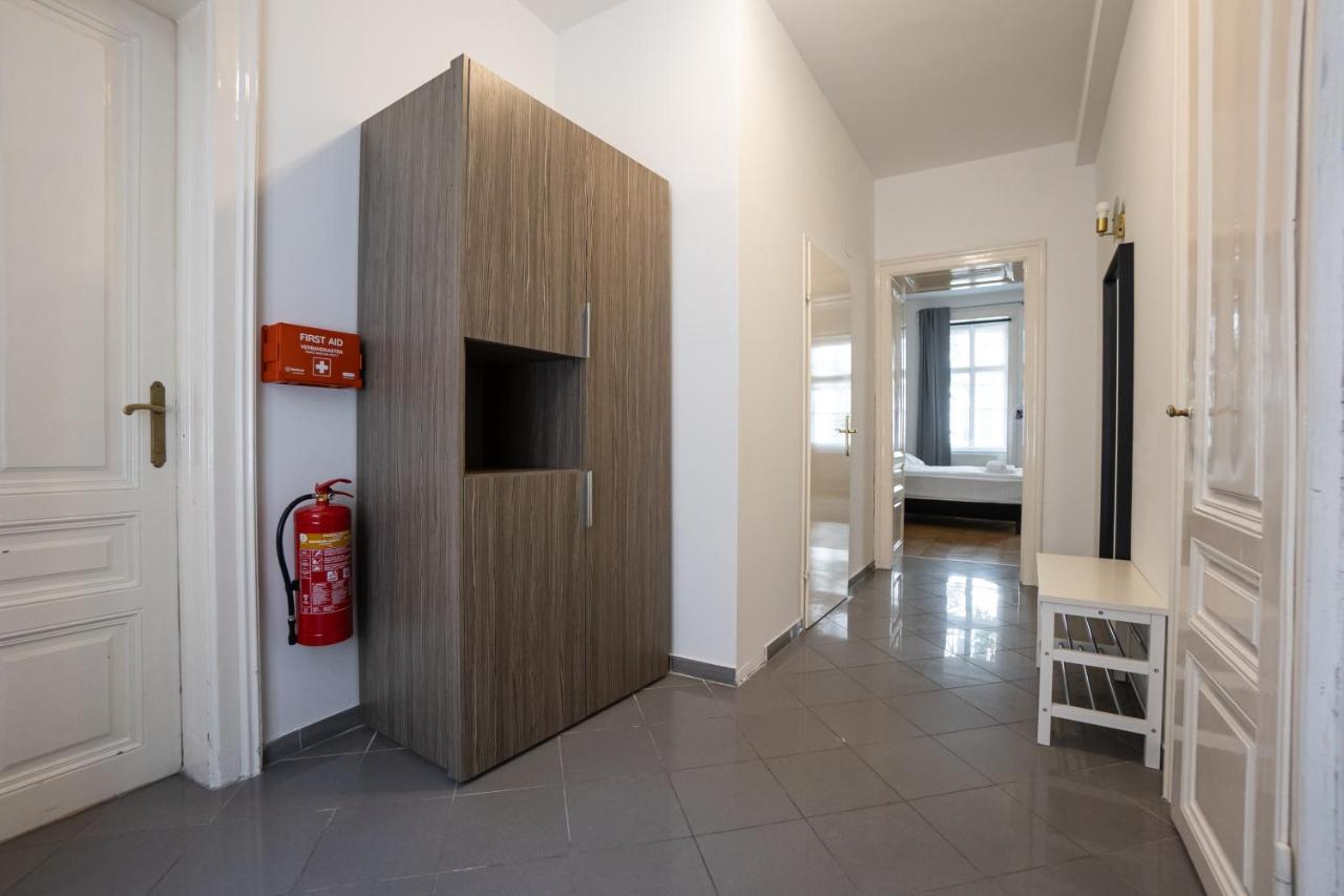Central Spacious With A King-size Bed Apartment