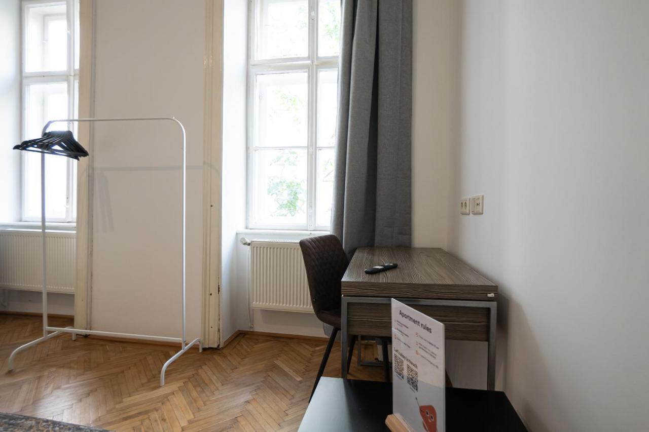 Central Spacious With A King-size Bed Apartment