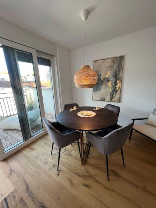 Stylishes Mit Grossem Balkon Nahe Hauptbahnhof Apartment *