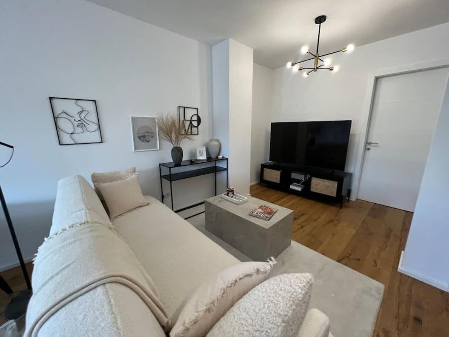 Stylishes Mit Grossem Balkon Nahe Hauptbahnhof * Vienna
