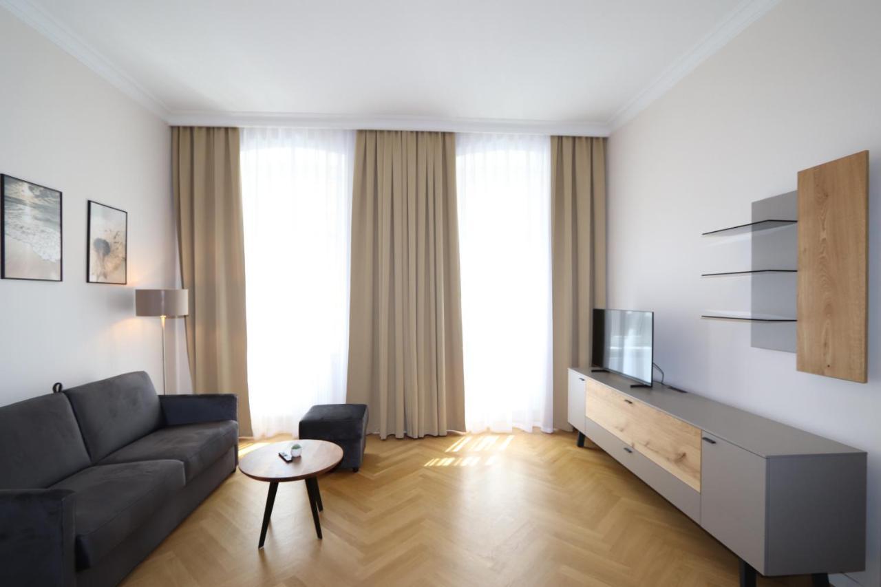Stylish City Center Apartment