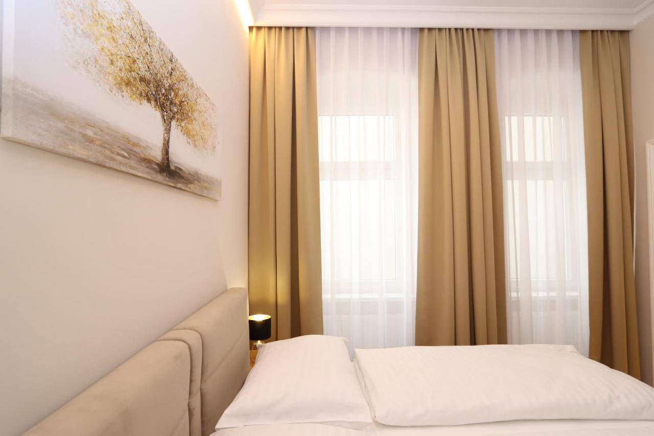 Stylish City Center Apartment *