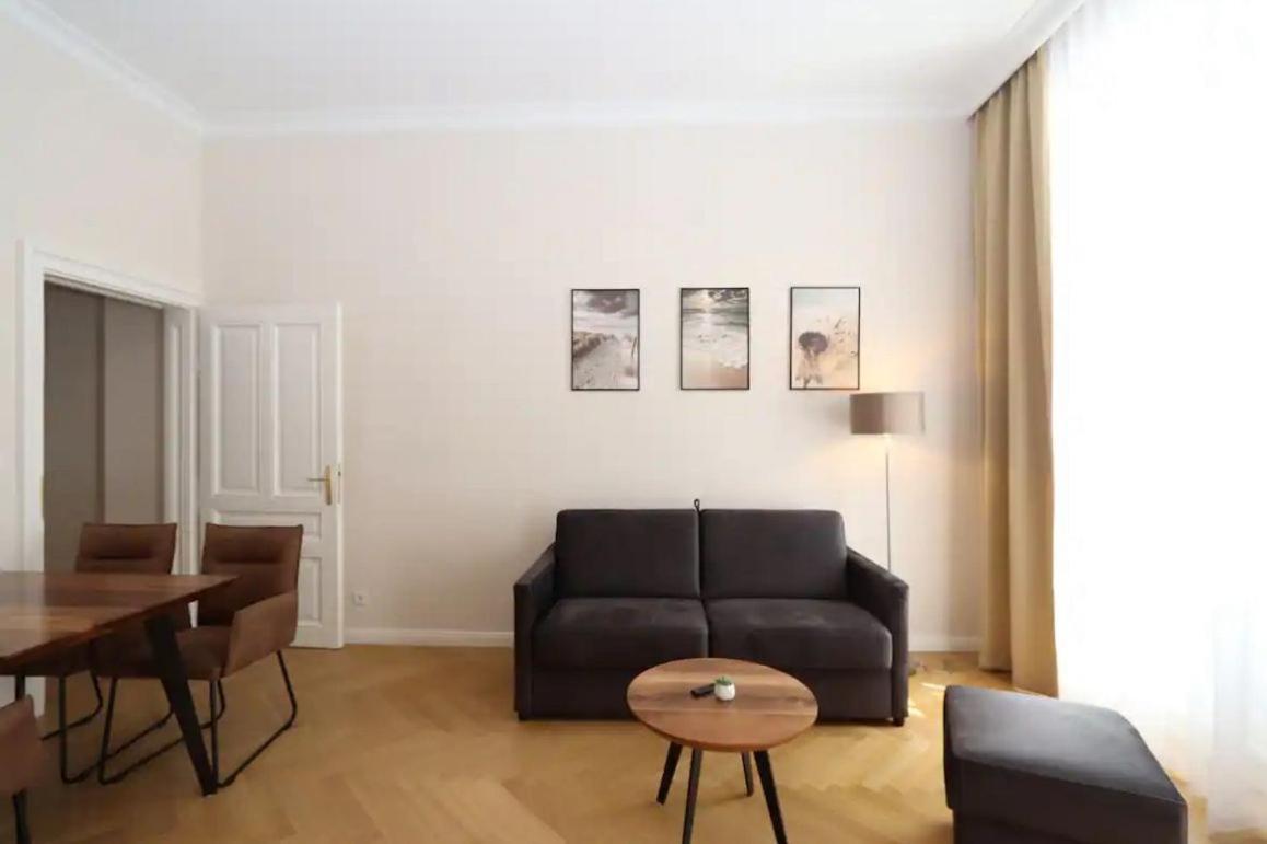 Stylish City Center Apartment *