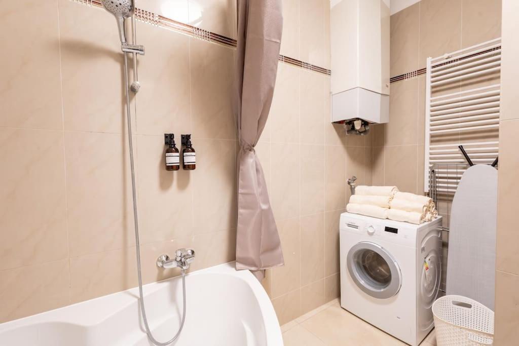 Diamond Apartment *