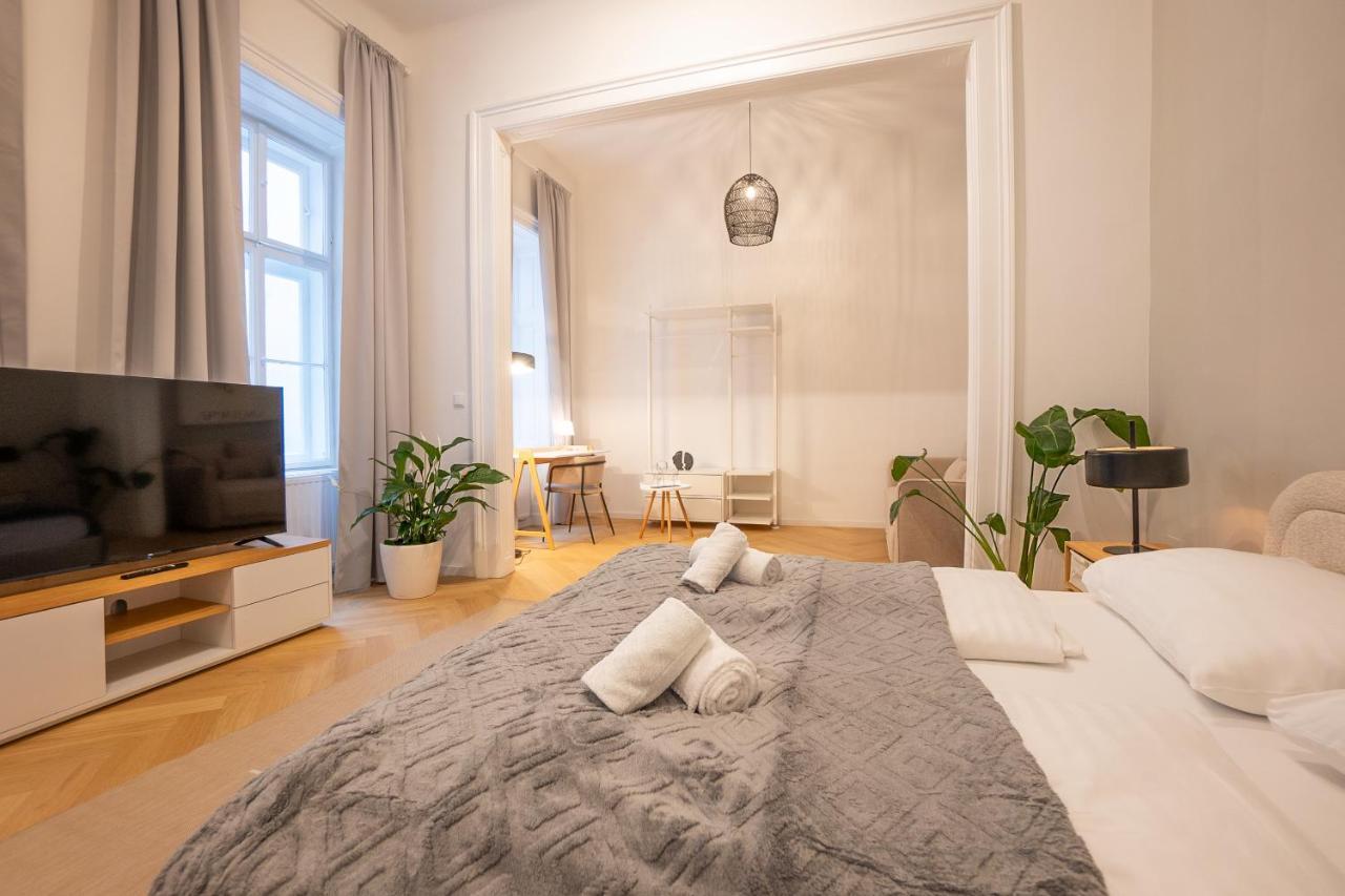Spacious 110м2 Flat In The Center Apartment