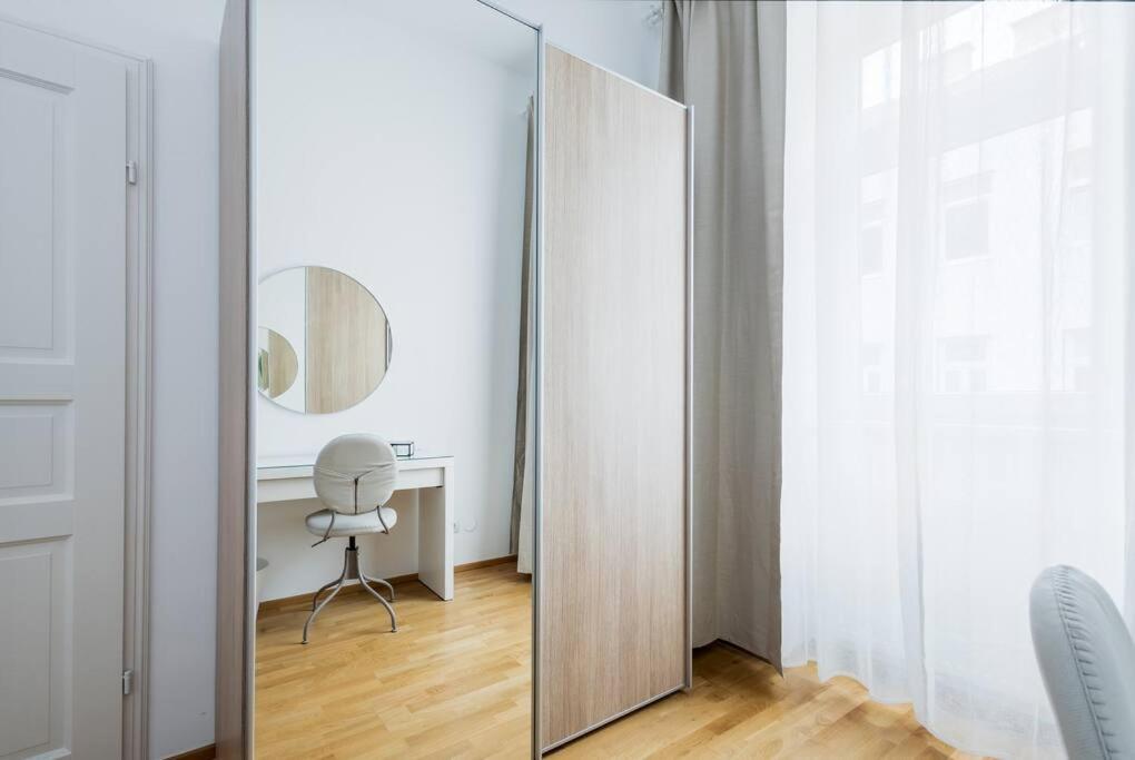 Orestaliving - Spacious 2br On The Danube Canal Apartment