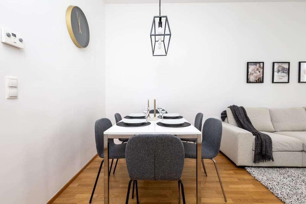 Orestaliving - 2br On The Danube Canal