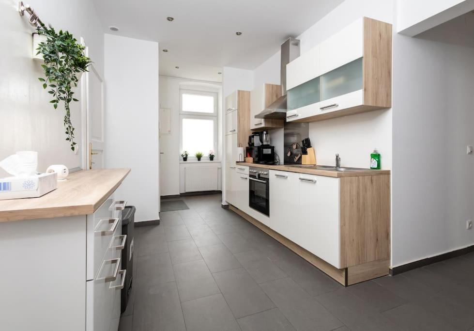 Orestaliving - 2br On The Danube Canal Apartment