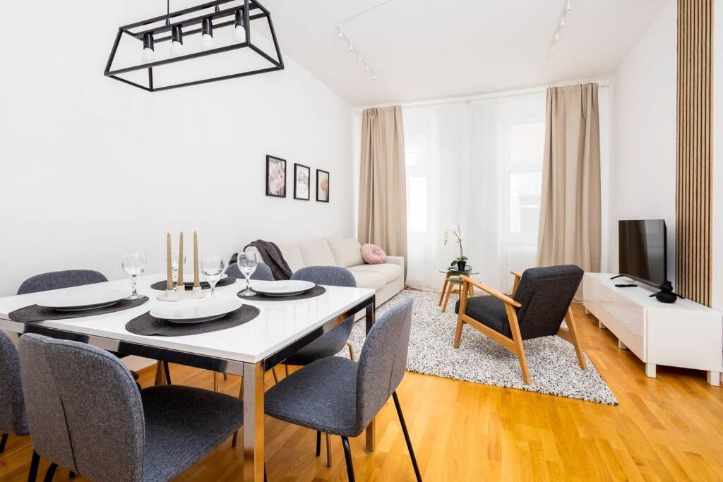 Orestaliving - 2br On The Danube Canal Apartment
