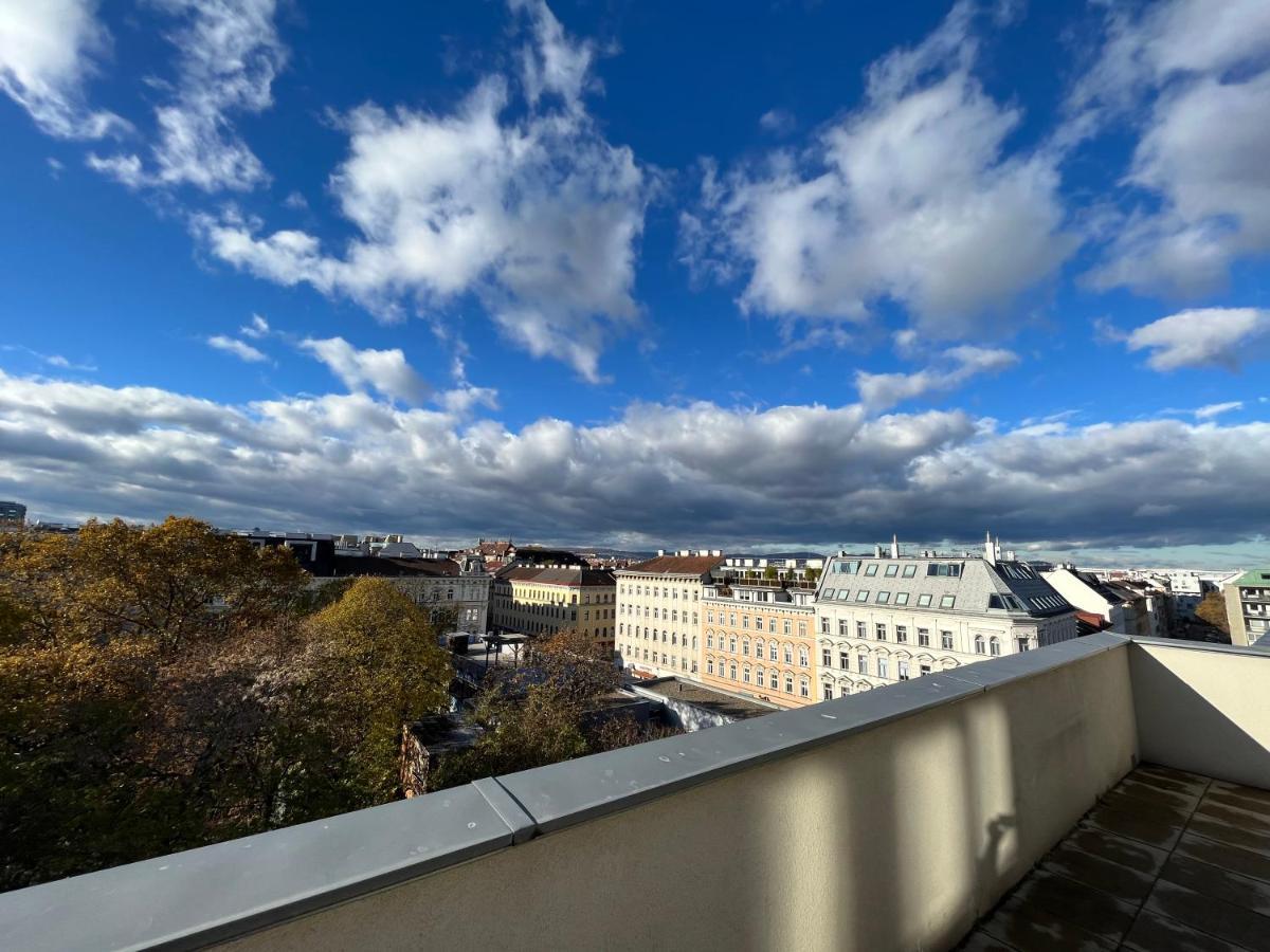 Apartment Penthouse Near Station With Free Parking *