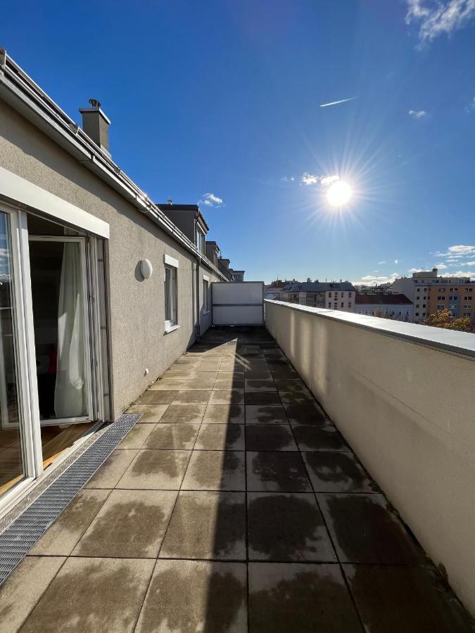 Penthouse Near Station With Free Parking