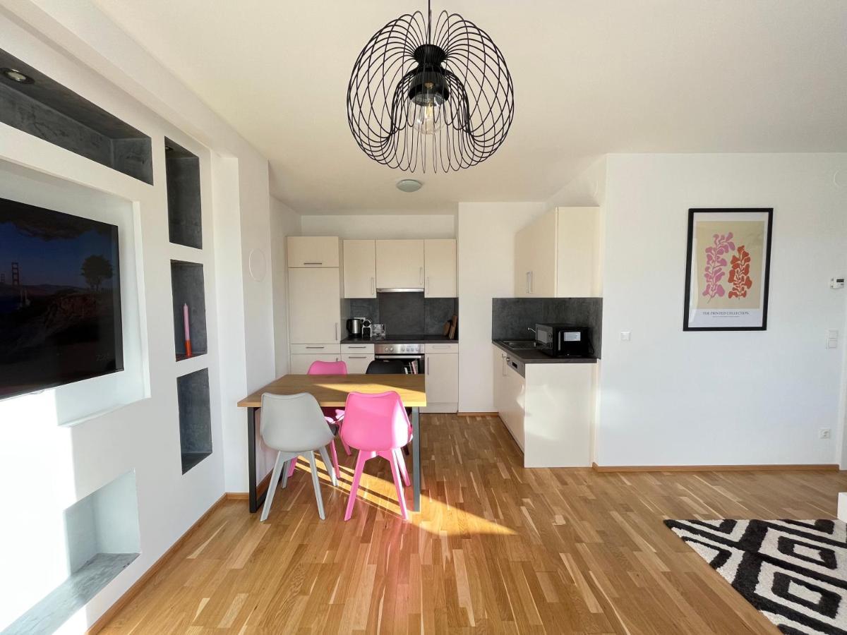 Penthouse Near Station With Free Parking *