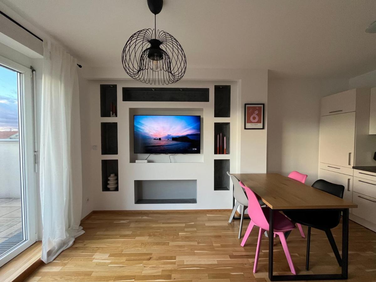 Apartment Penthouse Near Station With Free Parking