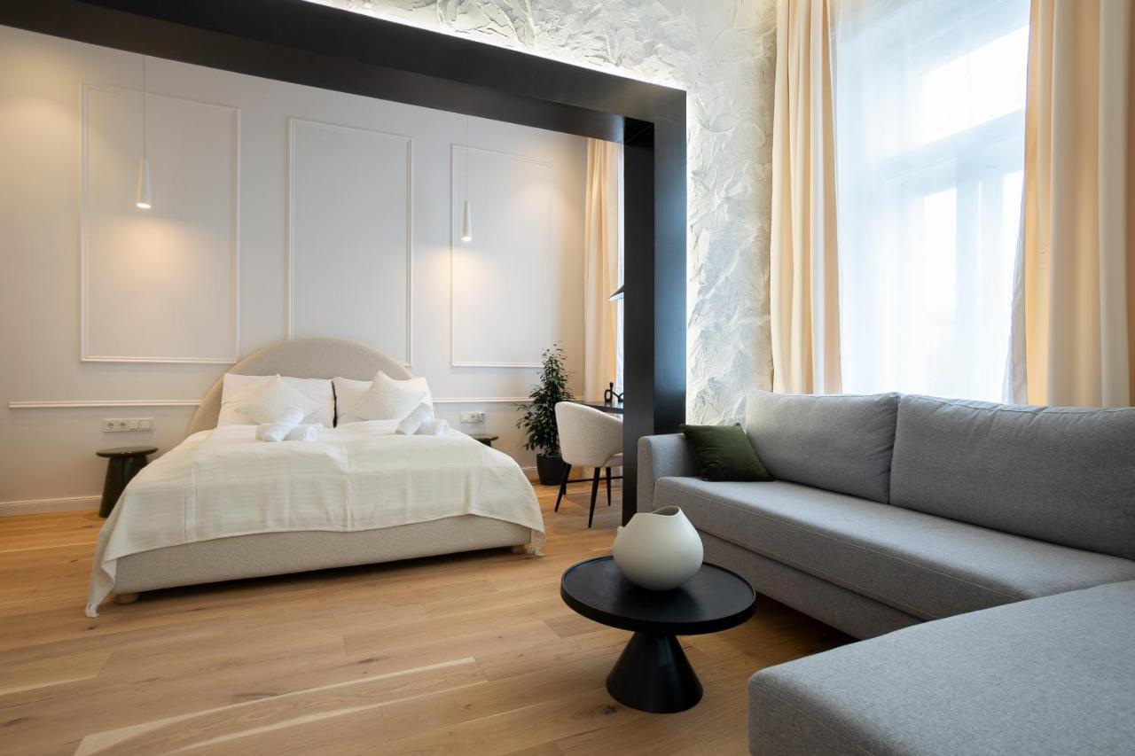 Brand-new 2-room With A King Size Bed Apartment