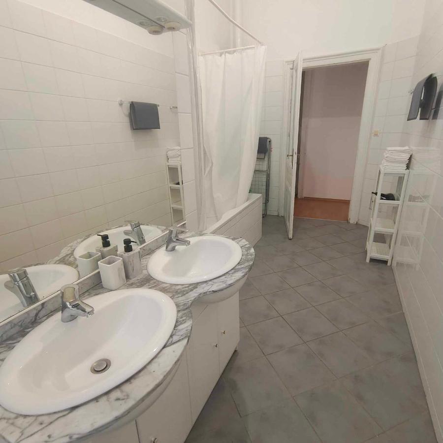 Large 4 In The Center Of Apartment Vienna