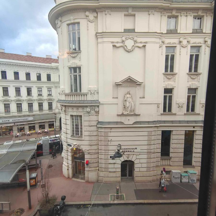 Large 4 In The Center Of Apartment