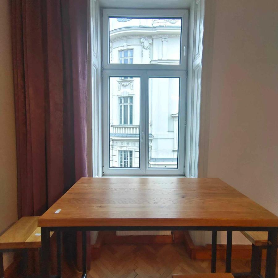 Large 4 In The Center Of * Vienna