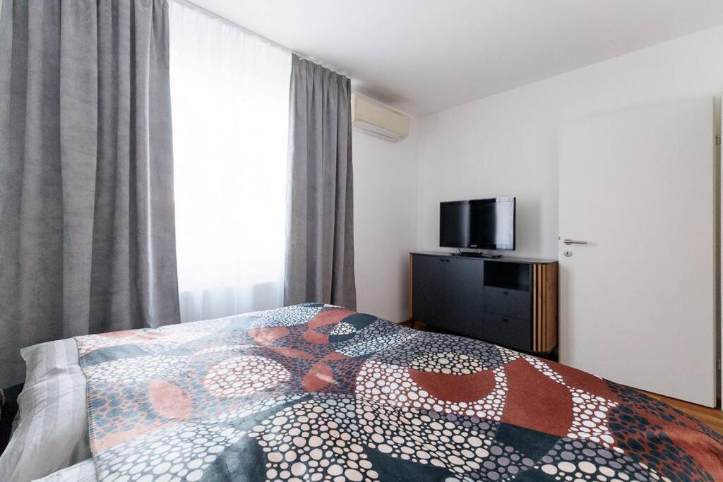 Apartamento New! Amazing Spacious Schoenbrunn View Viena