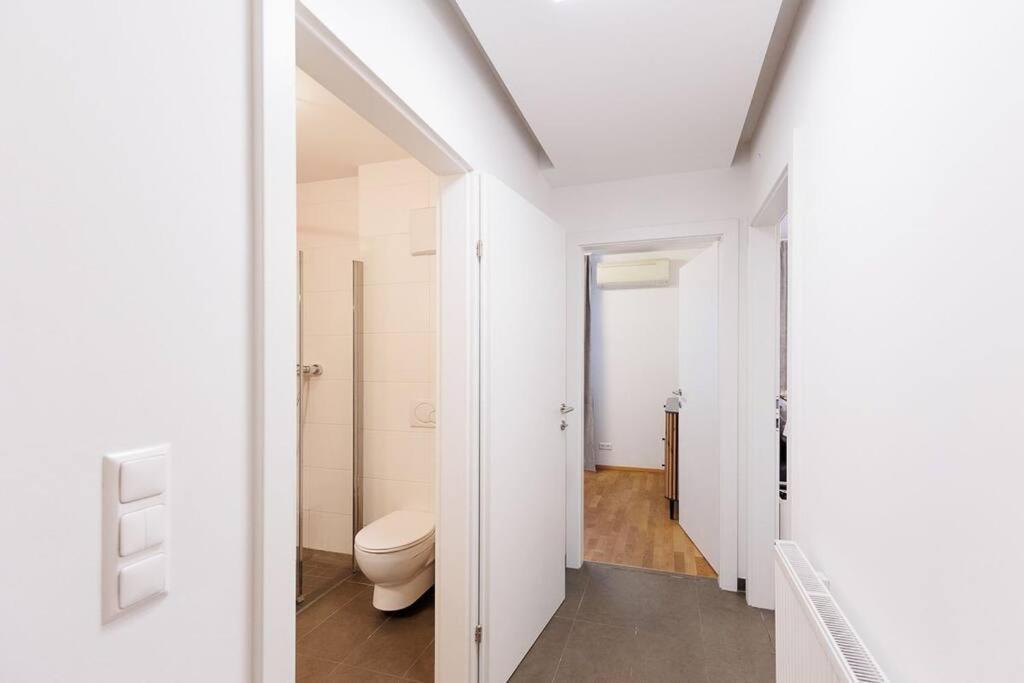 New! Amazing Spacious Schoenbrunn View *