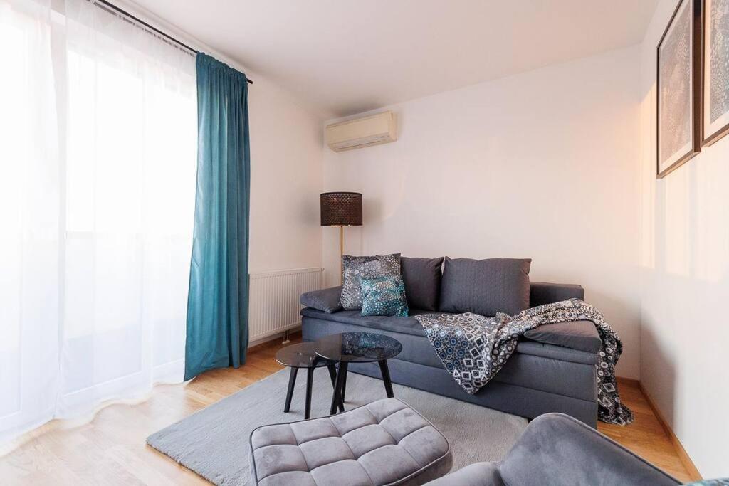 New! Amazing Spacious Schoenbrunn View *