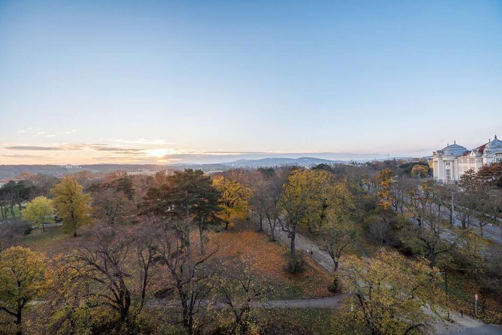 Apartamento New! Amazing Spacious Schoenbrunn View Viena