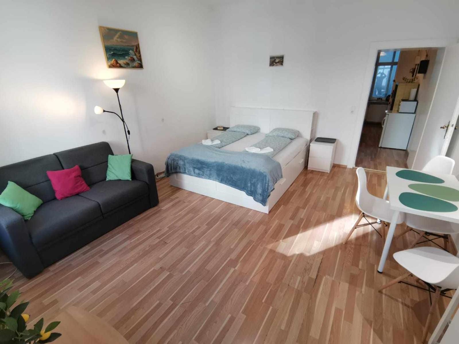 Center ! 2 Stops From The Center! Apartment *