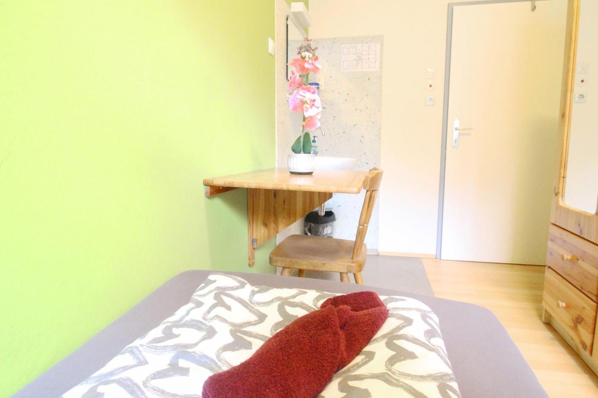 Single In Hutteldorfer Strasse Area Homestay Vienna