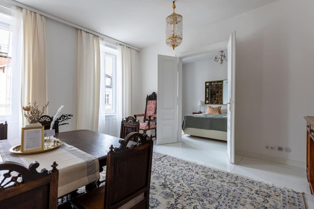 Apartment Luxurioes Wohnen Mit Anbindung Ans Zentrum 20 Minuten