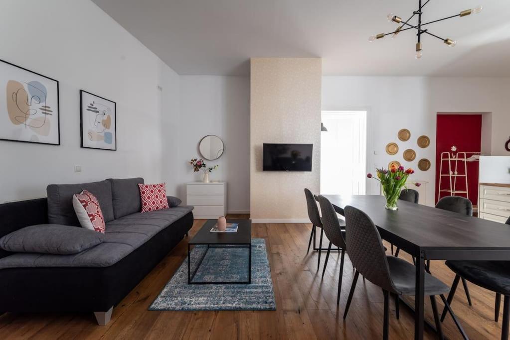Apartment Spacious 2br By Metro And Center By Hm Vienna