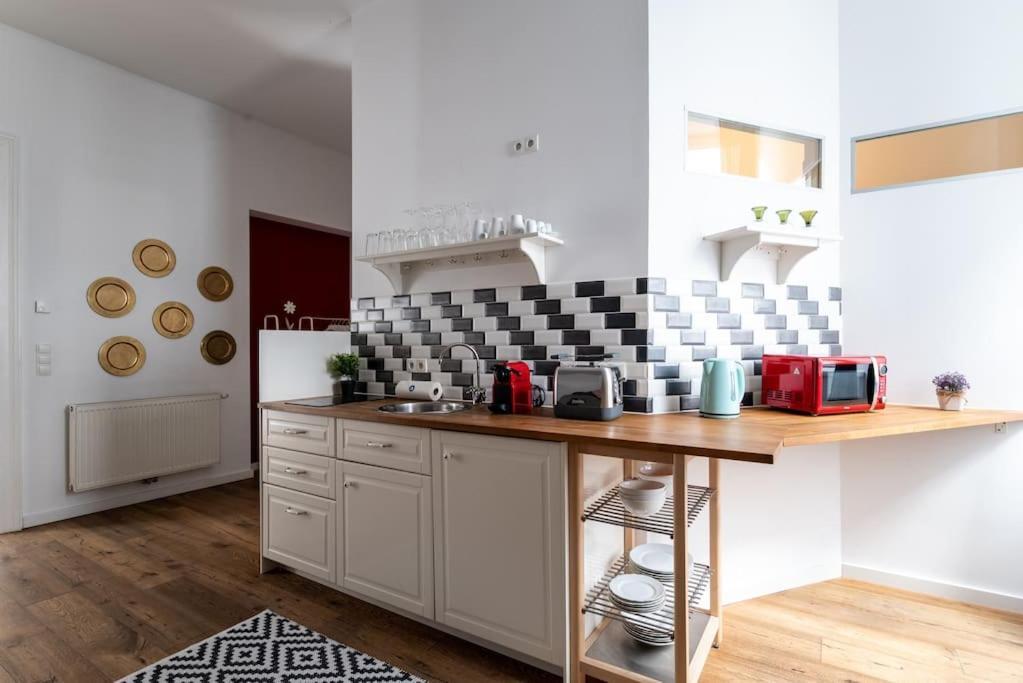 Spacious 2br By Metro And Center By Hm Apartment *