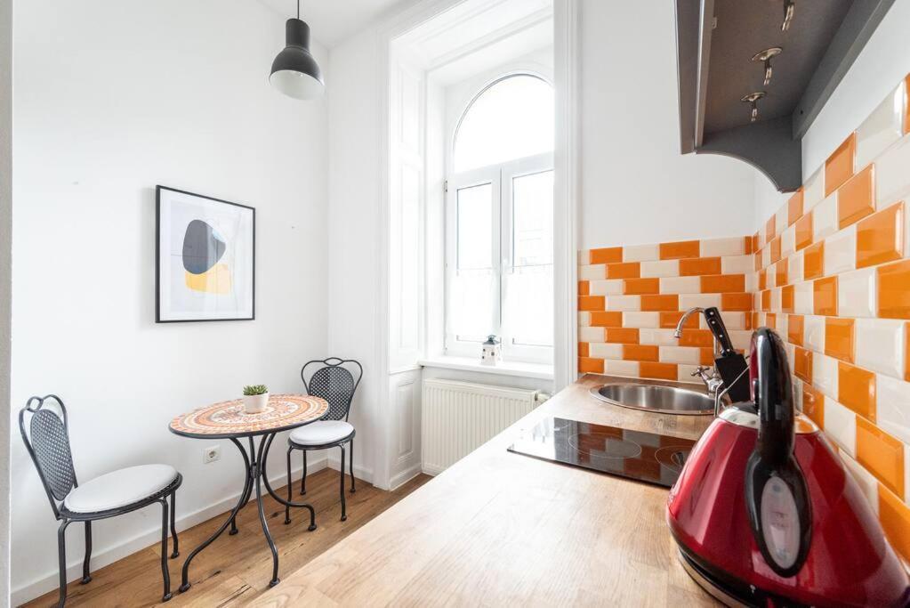 Lite 1br Near Metro & Center By Hm Apartment