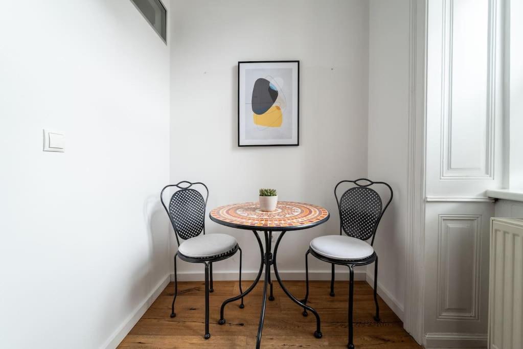 Lite 1br Near Metro & Center By Hm *