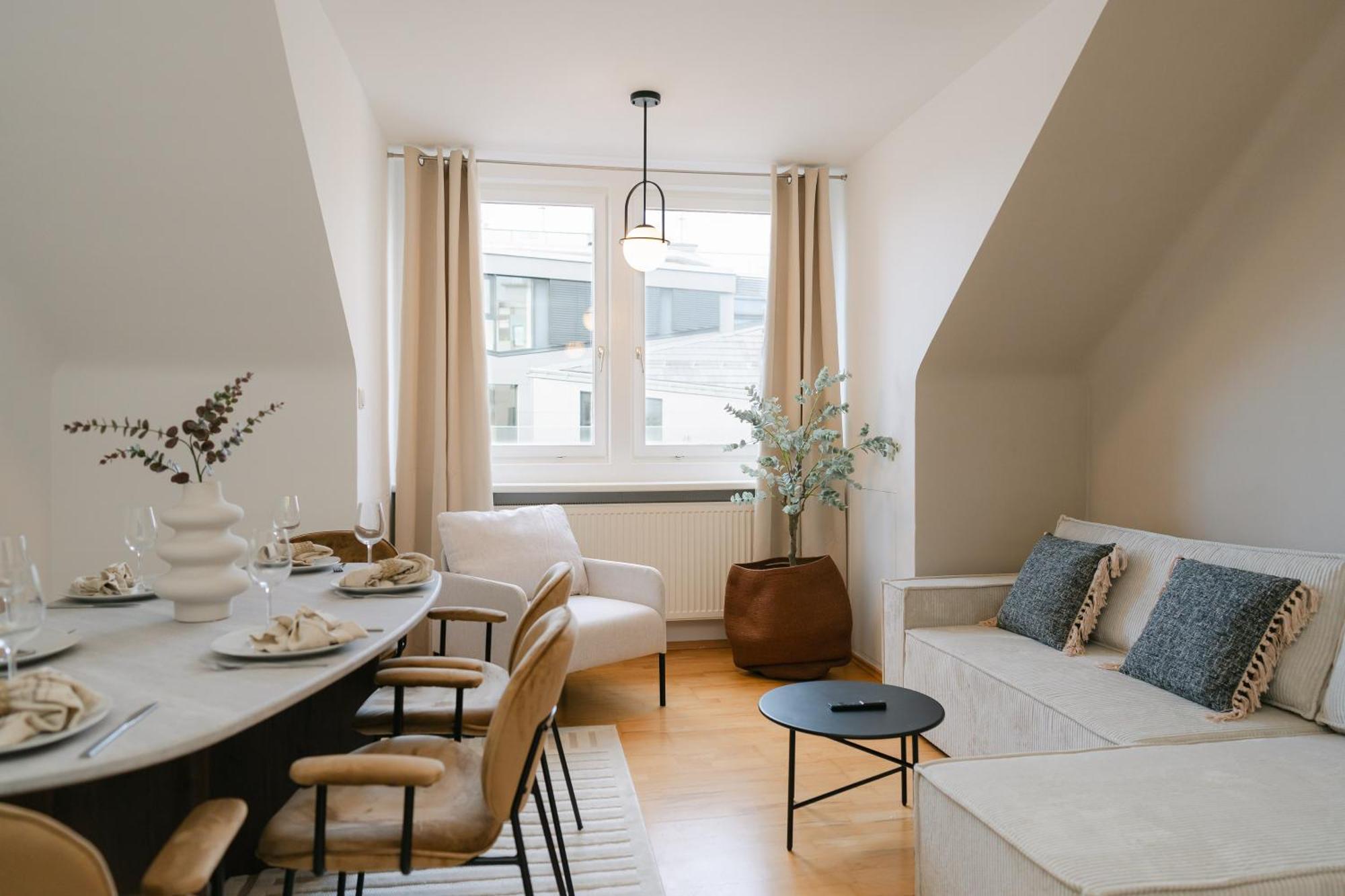 Comfy For 4-6, 5 Min To Center, No Lift Currently Apartment *