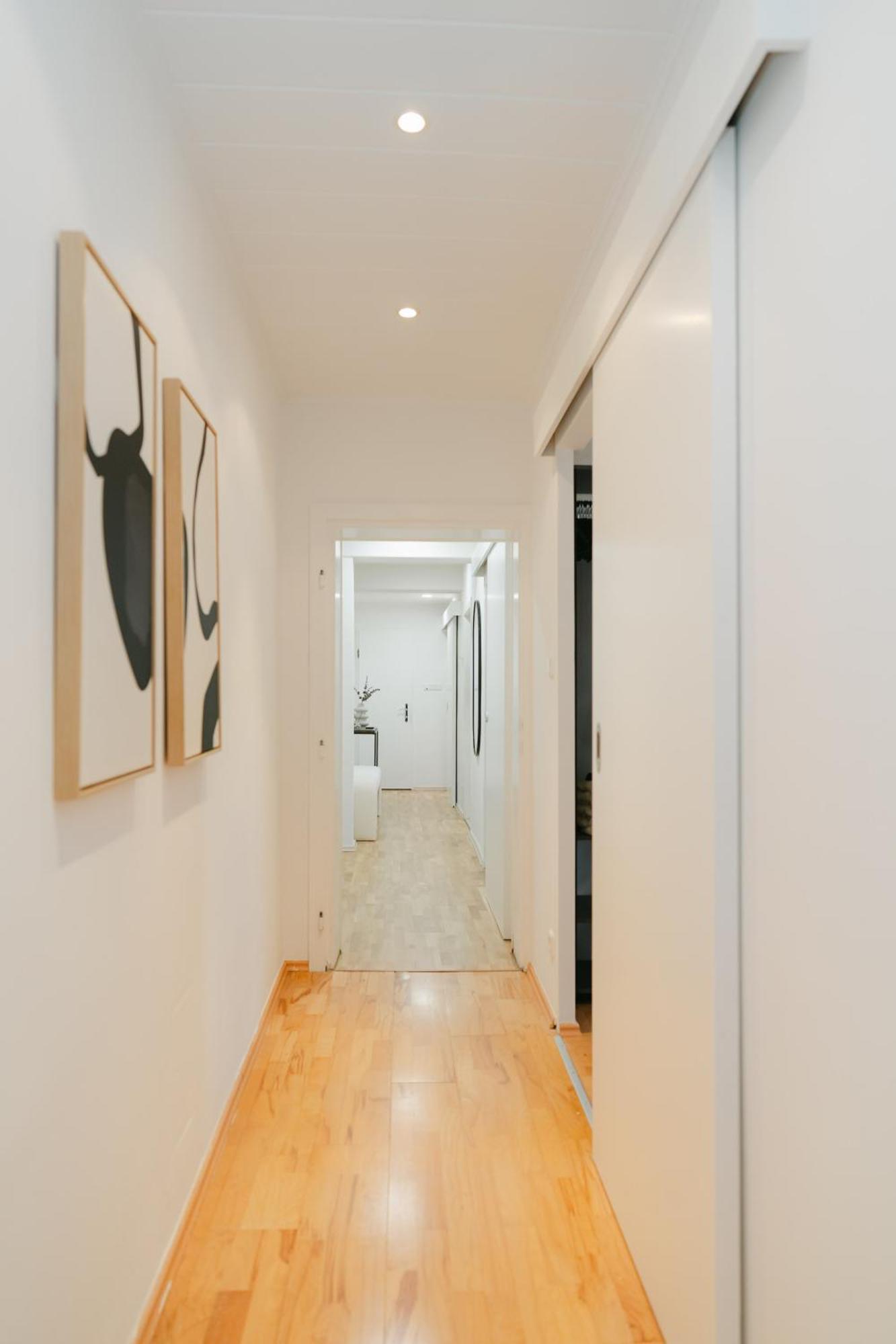 Comfy For 4-6, 5 Min To Center, No Lift Currently Apartment