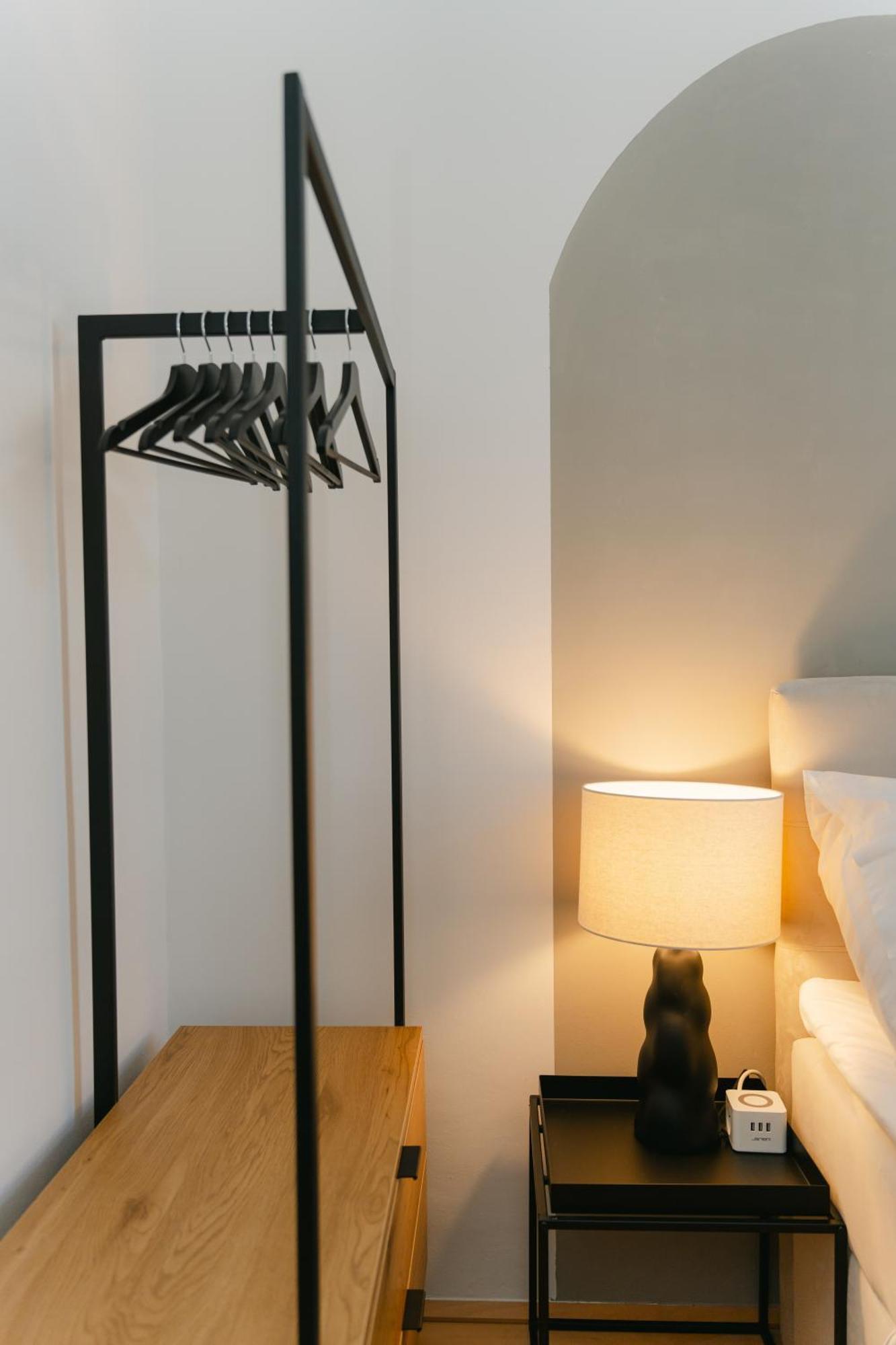 Stylish For 4-6, 5 Min To Center, No Lift Currently Apartamento