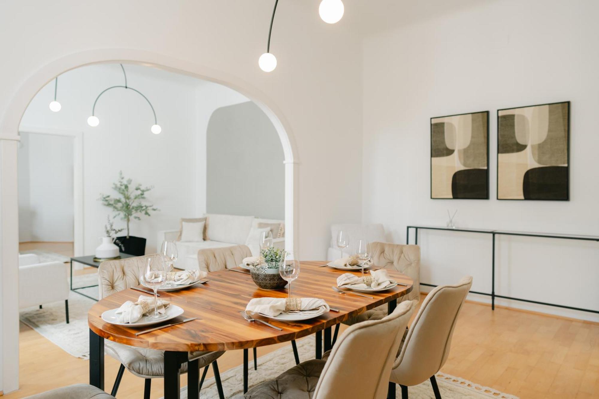 Stylish For 4-6, 5 Min To Center, No Lift Currently Apartamento