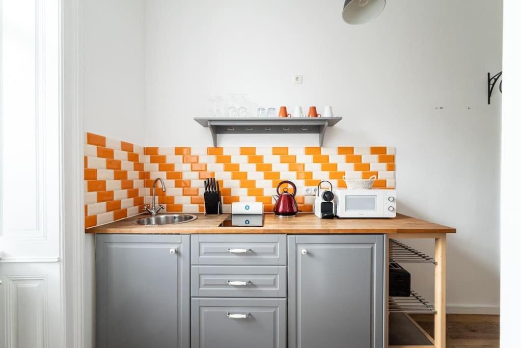 Lite 1br Near Metro & Center By Hm *
