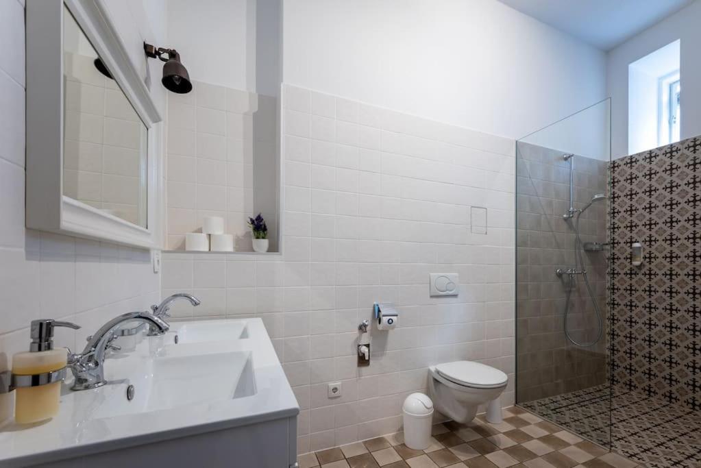 Apartment Spacious 2br By Metro And Center By Hm