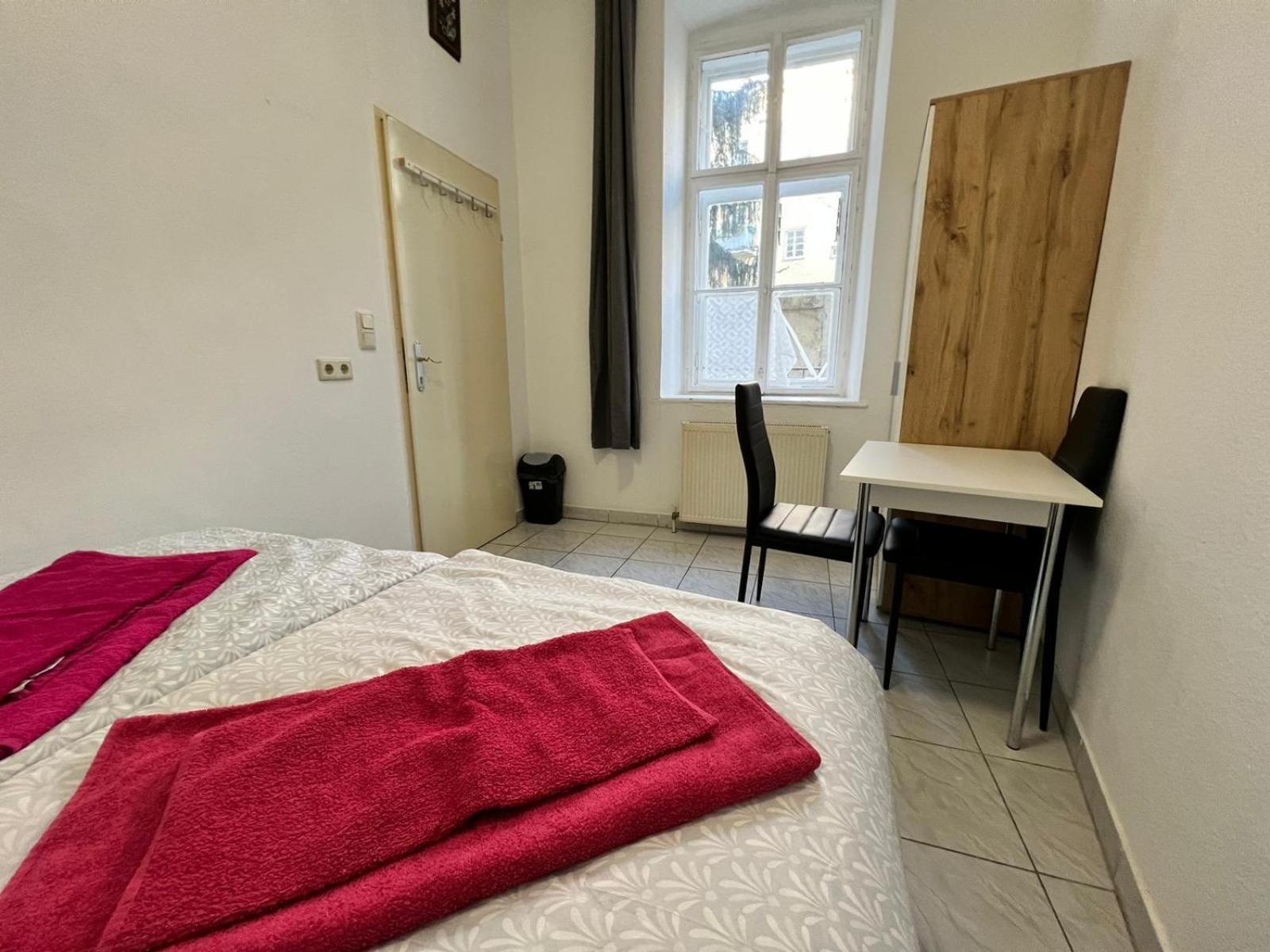 Affordable 3br Apt. Near Meidling Station Apartment