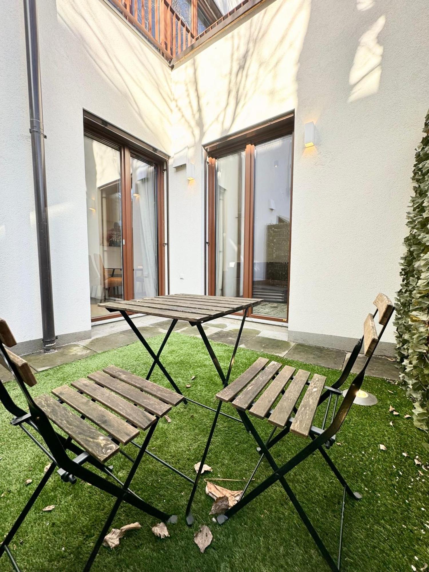 Moebliertes Mit Terrasse Appartamento *