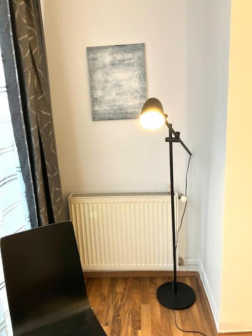Cosy Nearly Hall And Subway