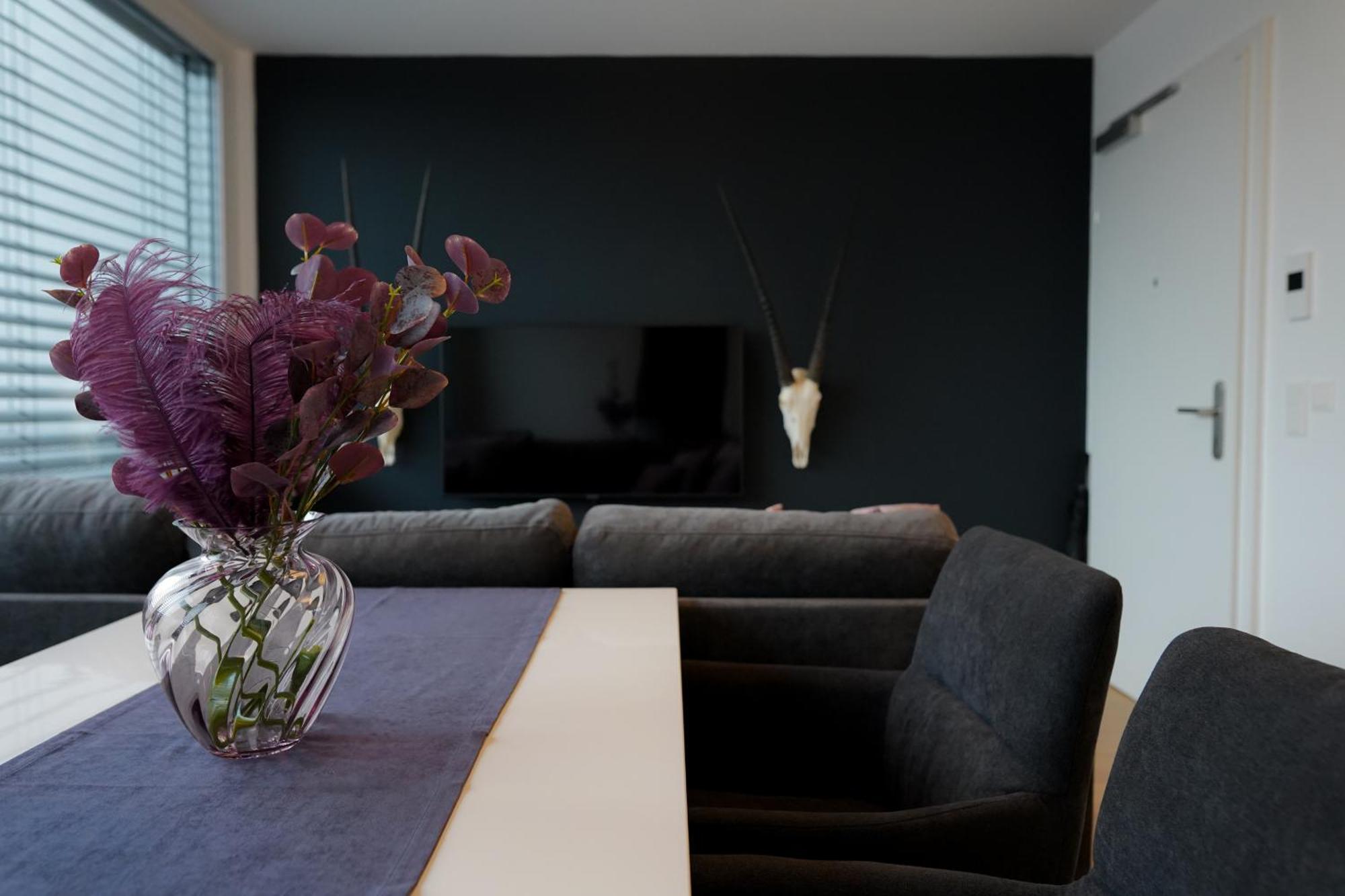Modern Stylish Design With Free Parking Emily *