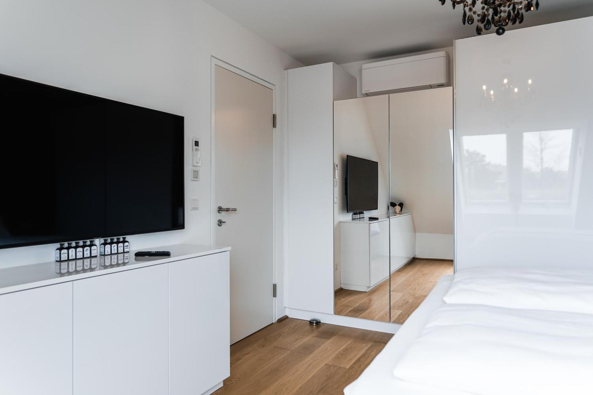 Apartment Modern Stylish Design With Free Parking Emily