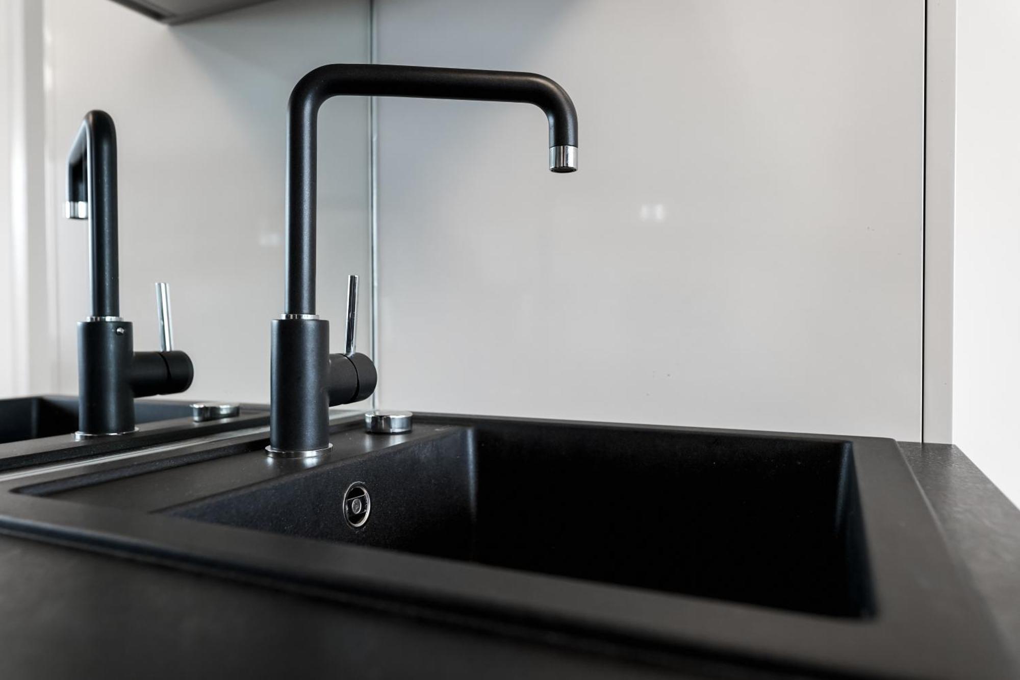Modern Stylish Design With Free Parking Emily Apartment