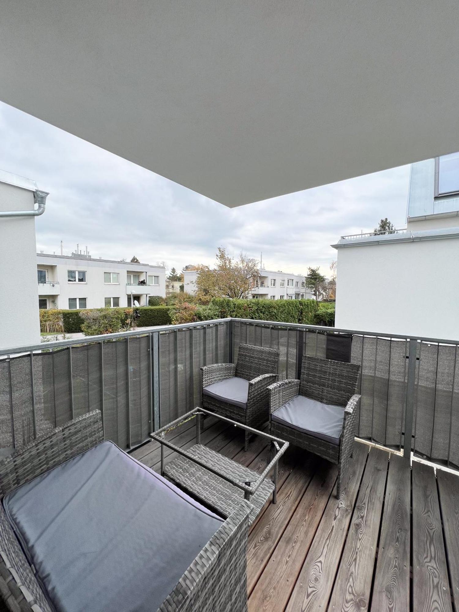 Modern W/ Cozy Balcony Near City Center