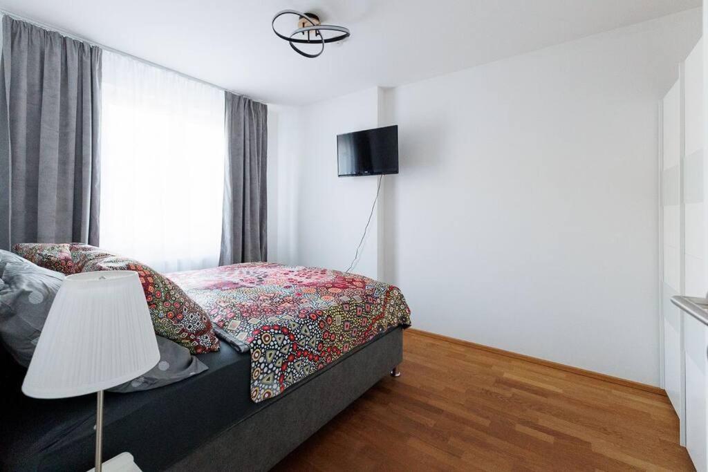 New! Amazing Spacious Schoenbrunn View *